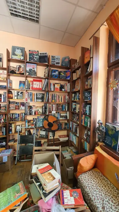 Shakespeare & Friends Bookshop, Книжарница Шекспир и приятели
