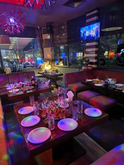 Gossip Bar Max