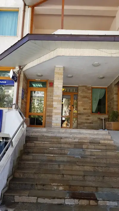 Плаза Семеен Хотел