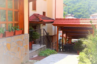 Семеен Хотел Мони