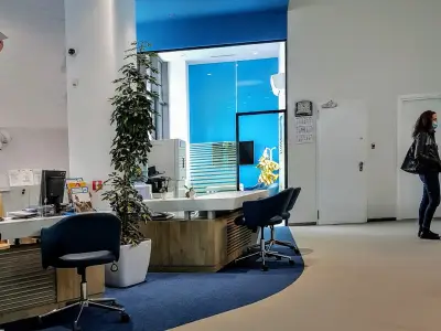 ОББ клон Варна/Бриз - ипотечен център, бизнес център за клиенти с оборот до и над 1 млн. евро