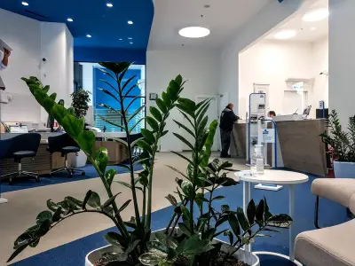 ОББ клон Варна/Бриз - ипотечен център, бизнес център за клиенти с оборот до и над 1 млн. евро