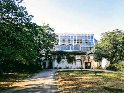 Делфинариум Варна
