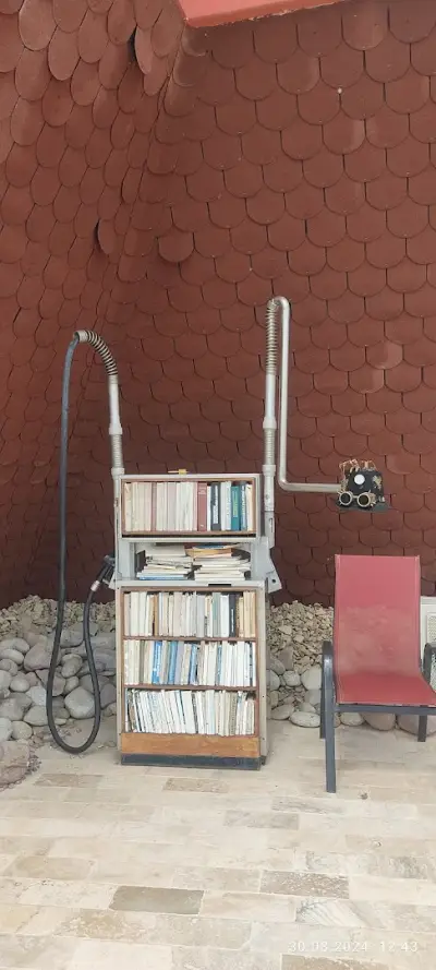 Обърнатата къща / The Upside down house