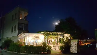 Flora Bar & Food