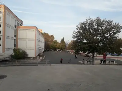 Основно училище Елин Пелин