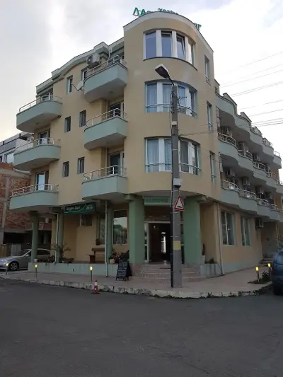 Family Hotel Lazuren Briag