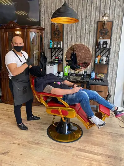 Barbershop Billionaire's club Center