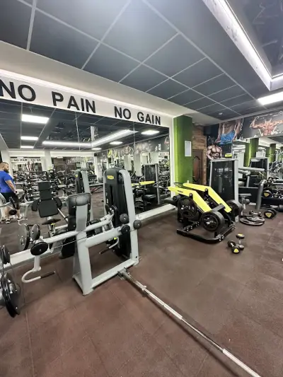 Фитнес център Mega Gym