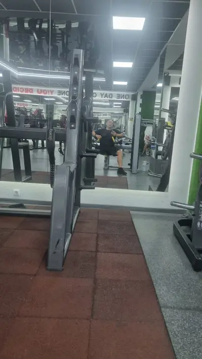 Фитнес център Mega Gym