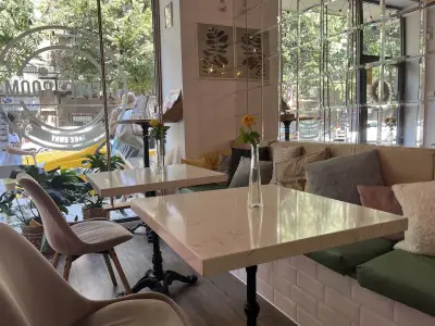 The Coffee Room | Прясно изпечено кафе | specialty coffee | френски макарони |