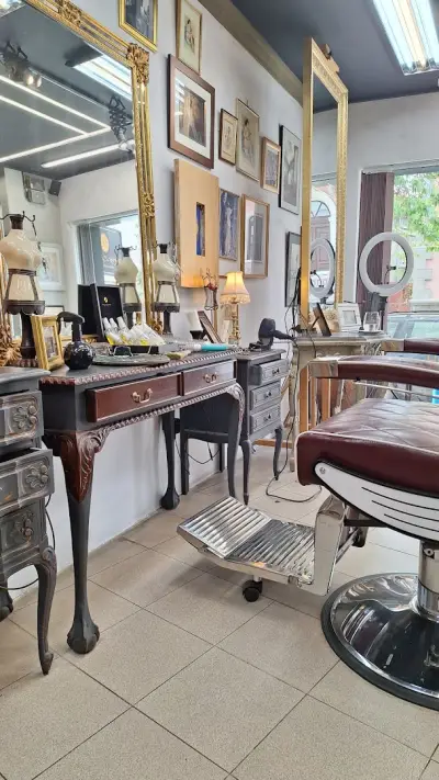 Tony Zreik Unisex Hairdresser