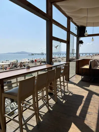 Baywatch bar