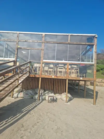 Baywatch bar