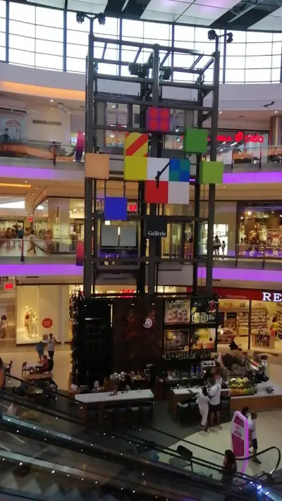 Playground, Mall Galleria