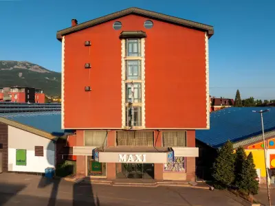 Макси Клуб