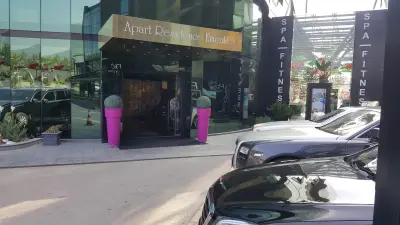 Емирейтс апарт резидънс