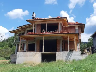 Ремонт на покриви ЖОРОСТРОЙ БГ/Хидроизолация/Безшевни улуци/Смяна на керемиди/Изграждане на нов покрив