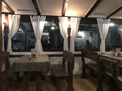 Български ресторант "В двора"