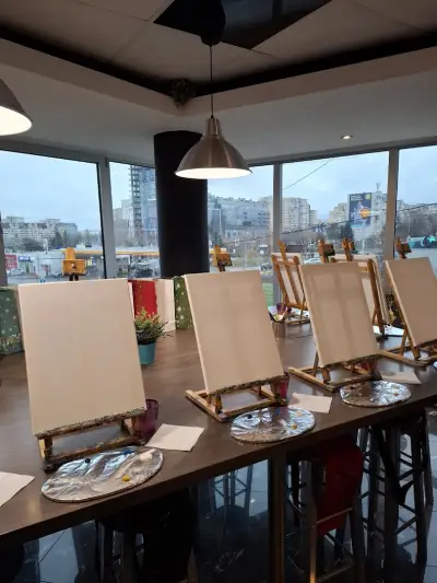 L' Artistique Paint Atelier