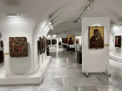 Музей за икони в крипта Александър Невски
