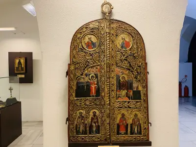 Музей за икони в крипта Александър Невски