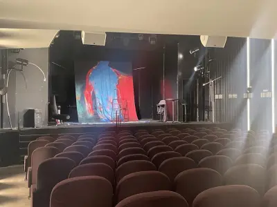 Малък градски театър „Зад канала“