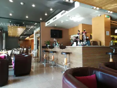 Hotel ZOO Sofia - Secured Paid Parking