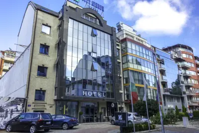 City Avenue Hotel by HMG-Free Parking-Free Wi-Fi