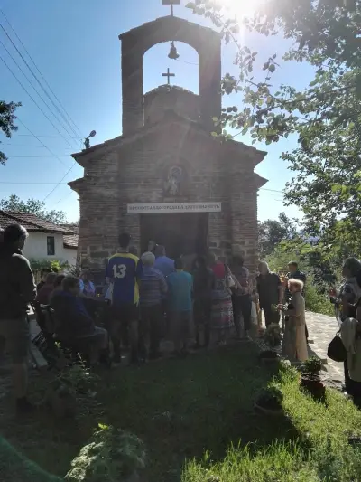 Храм Пресвета Богородица "Достойно Естъ"