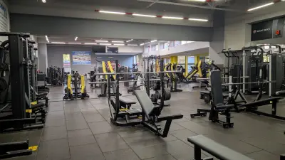 Червената фитнес зала (Дъ ред джим)