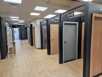 Мострен салон 501 ВРАТИ - PORTA Doors
