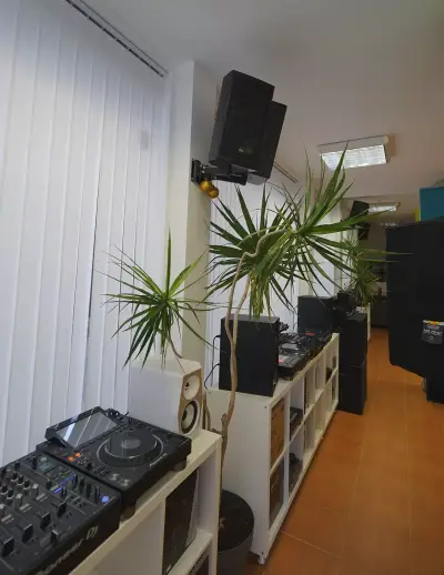DJ SHOP