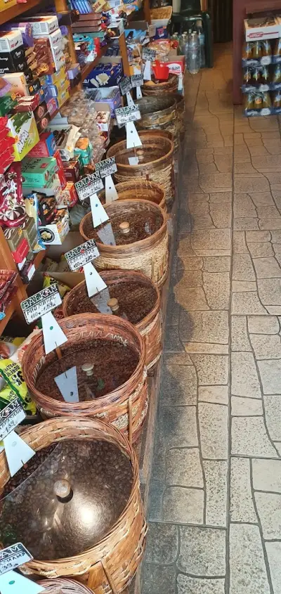 Магазин за кафе, алкохол и цигари