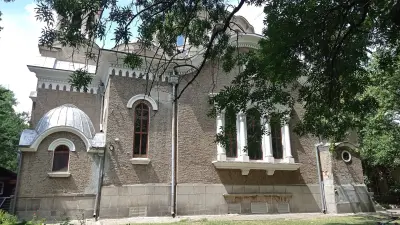 Храм „Покров Богородичен“