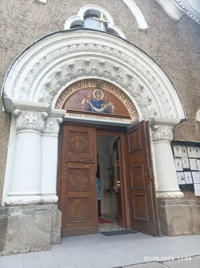 Храм „Покров Богородичен“