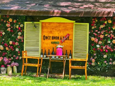 ONCE UPON A TIME : Restaurant-Garden & Bar