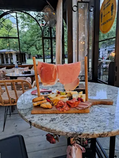 ONCE UPON A TIME : Restaurant-Garden & Bar