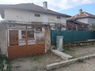 Училище "Св. Св. Кирил и Методий"