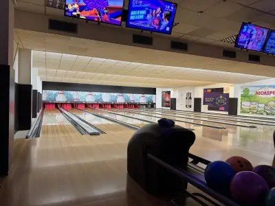 Mega Xtreme Bowling