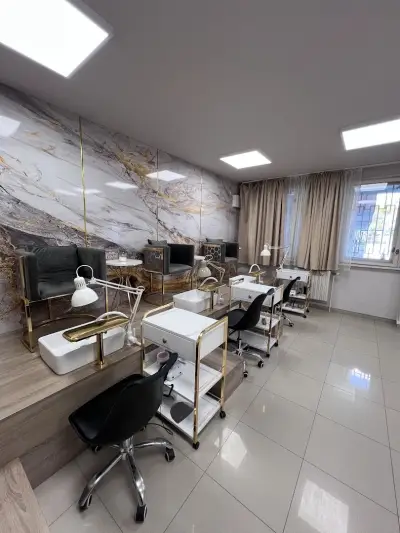 MASTER BEAUTY HUB Академия за маникюристи