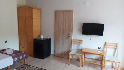 Хотел Лора