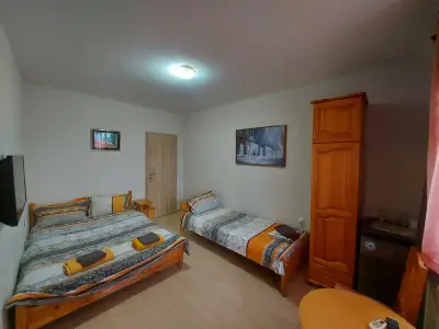 Хотел Лора
