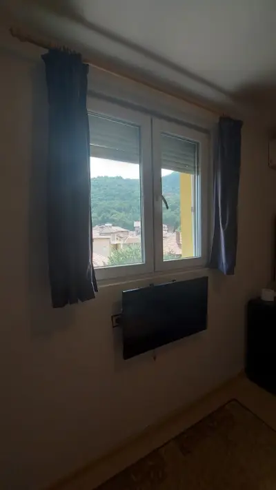 Хотел Лора