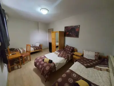 Хотел Лора