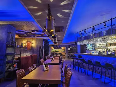 BIZARRE BAR AND DINNER