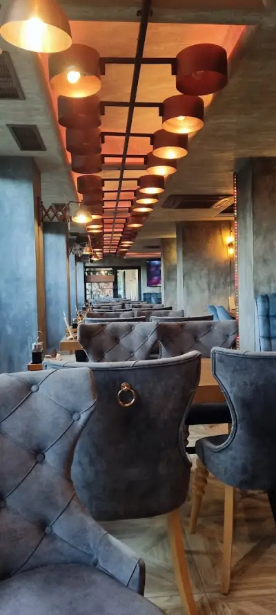 BIZARRE BAR AND DINNER