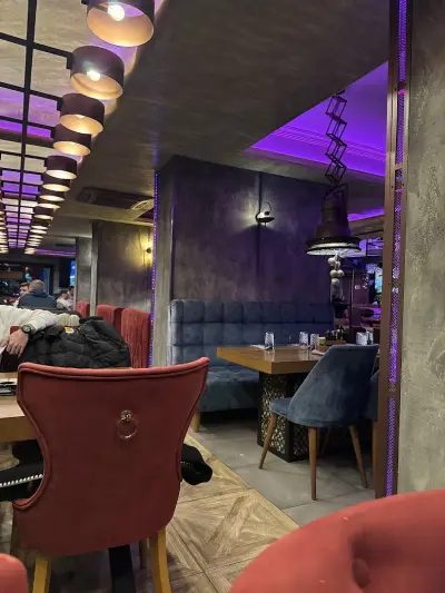 BIZARRE BAR AND DINNER