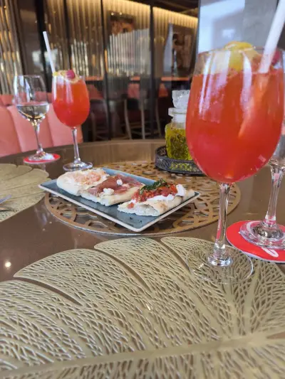 BLEND Bar & Dinner