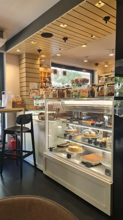 Lavené Pâtisserie & Café